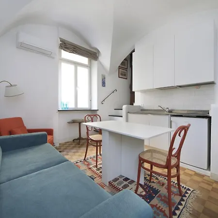 Hostdomus - Almarè Appartamento Alassio